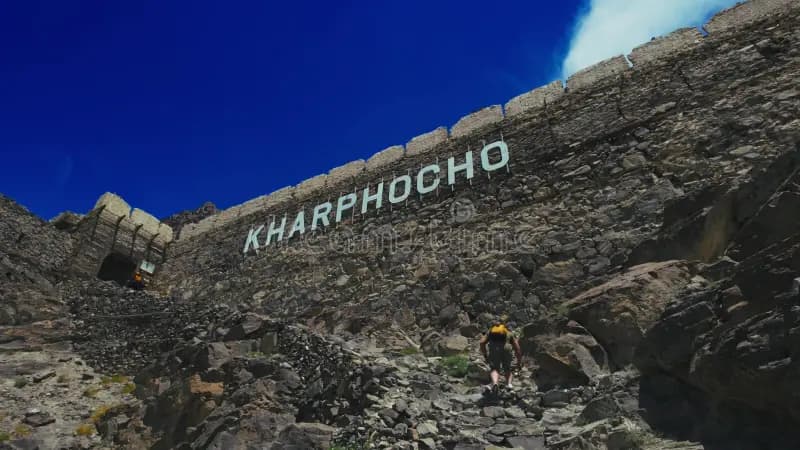 Kharpocho Fort climb